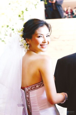 刘涛大婚宣布息影 秦海璐当伴娘明星满堂