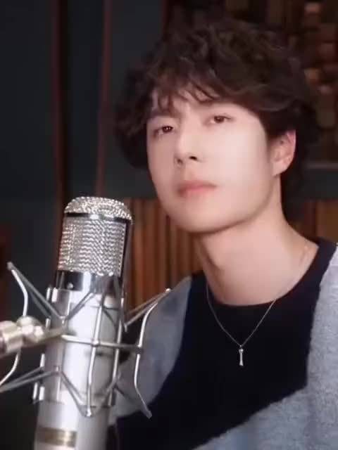 举杯吧 唱出那句 新年快乐！