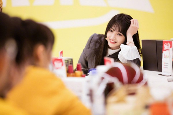 郑爽自曝交友观：在娱乐圈没有同龄闺蜜，害怕出现利益纠葛