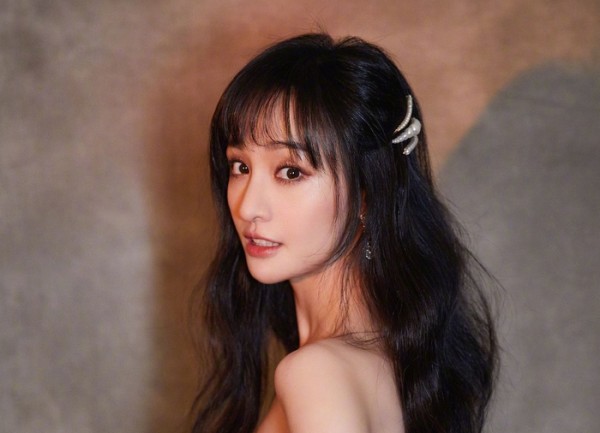 郑爽自曝交友观：在娱乐圈没有同龄闺蜜，害怕出现利益纠葛