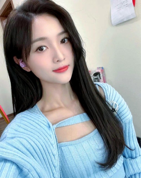 明星的情感与事业：热点与挑战