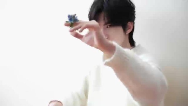 刘轩丞白毛衣花絮，速来查收这个超温柔的刘轩丞