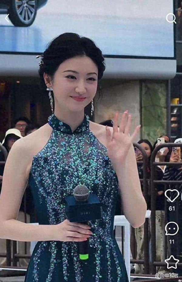 景甜杭州路人偶遇成大型追星现场，“富贵花”美到隔壁阿姨都服气，你怎么看？