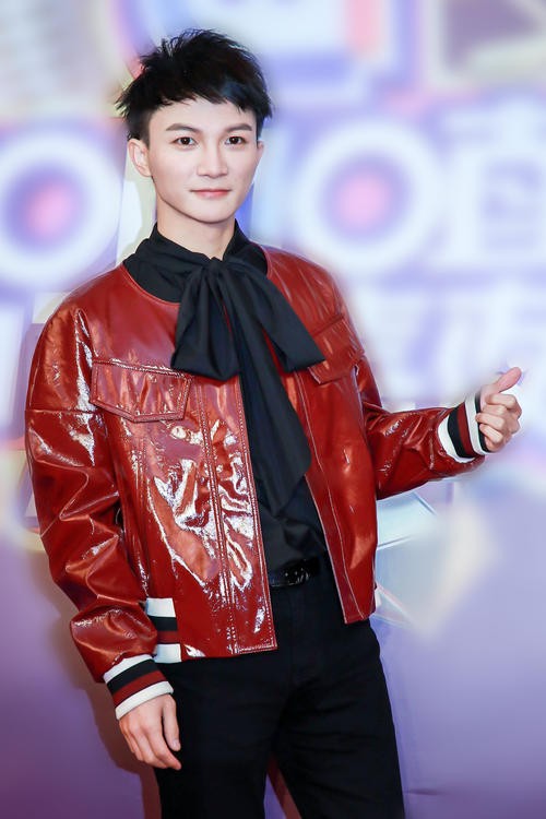 周深翻包 明星翻包植入有哪些合作形式与优势？