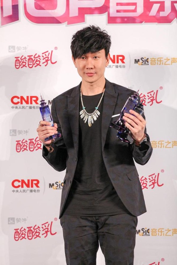 林俊杰恋情揭秘：偶像与粉丝之间的隐秘真相！