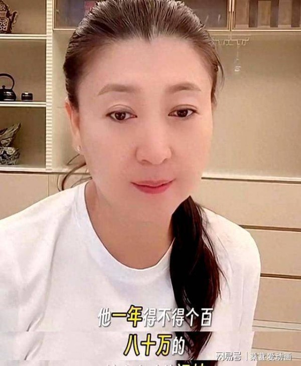 被禁关注不到24小时。闫学晶再遭打击，代言厂家切割，将追责索赔