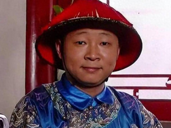 56岁赵亮现状太意外！娶小16岁模特娇妻，却隐居深山养鸡满脸沧桑