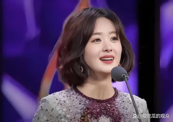 赵丽颖获奖哭成“泪人”，谁说圆脸小花不能当视后！