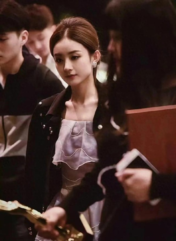 从“甜妹”到“视后”：内娱“励志”女神赵丽颖的破茧之路