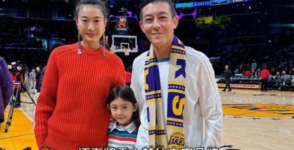 陈冠希中环被偶遇状态回春获讚巨帅，新造型惊艳网民：宝刀未老