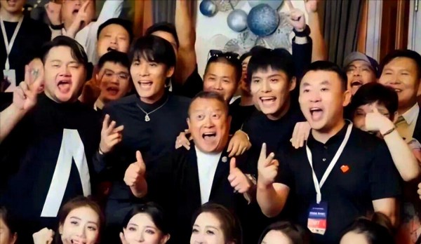 曾志伟：从绿茵场到娱乐圈的不倒翁传奇