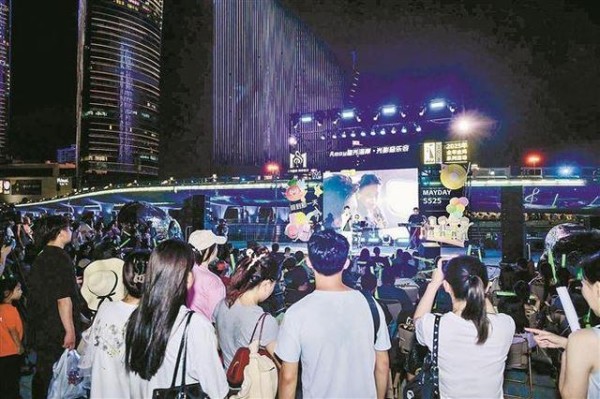 思明区倾情打造“金鸡在思明”影视文化IP。图为深受欢迎的Amoy星光海岸·光影音乐会活动。（思明区 供图）