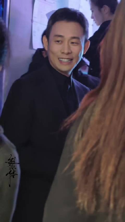 朋友劝我别傻可他笑真的好甜