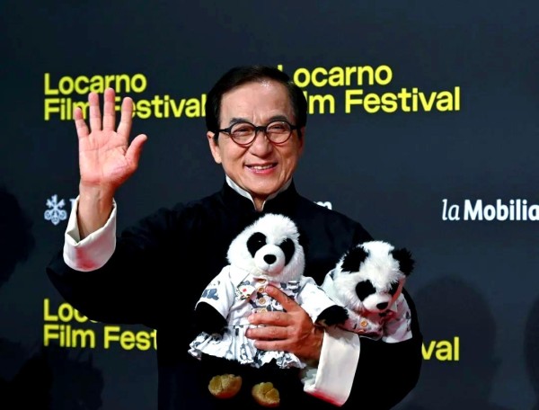 成龙在洛迦诺电影节斩获终身成就奖，第九次国际殊荣彰显传奇