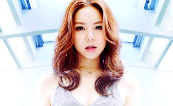 邓紫棋与明星们的蜕变之路：从平凡到传奇