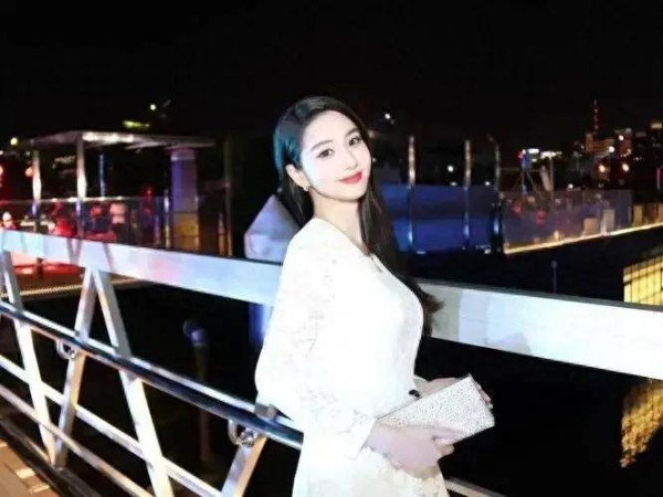 从小镇到星光熠熠：蓝心妍的逆袭之路，比剧本还精彩！