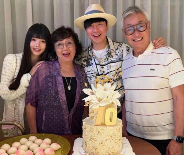 44岁林俊杰官宣恋情！女友仅23岁，21岁年龄差打破昔日誓言_新闻