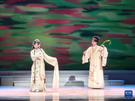 　1月14日，演员在排练《牡丹亭》。新华社记者 王承昊 摄