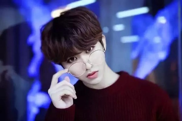 鹿晗的微博依然拥有令很多小明星咋舌的5400多万粉丝数