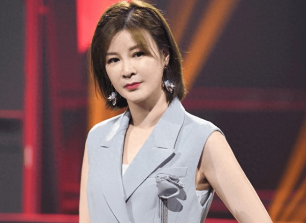 杜华揭秘娱乐圈:王一博半年 5 亿背后，是艺人 6 年 0 工资的血色江湖