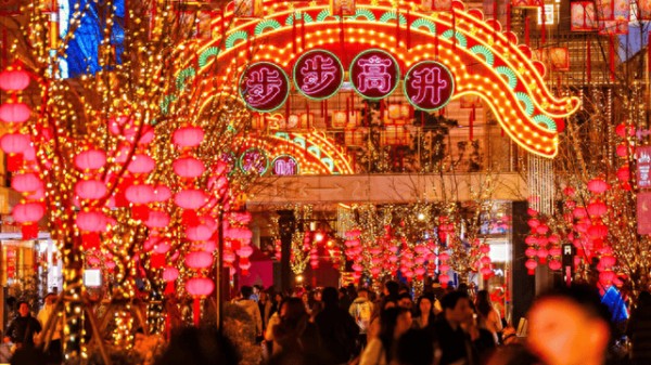 西岸梦中心开启“水岸新春季”，非遗潮玩连嗨两月