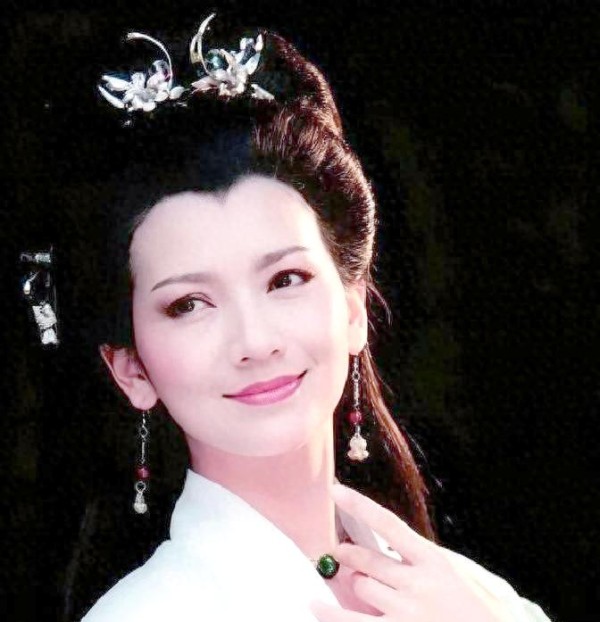 从颜值热点到专业实力：娱乐行业的转型与坚守