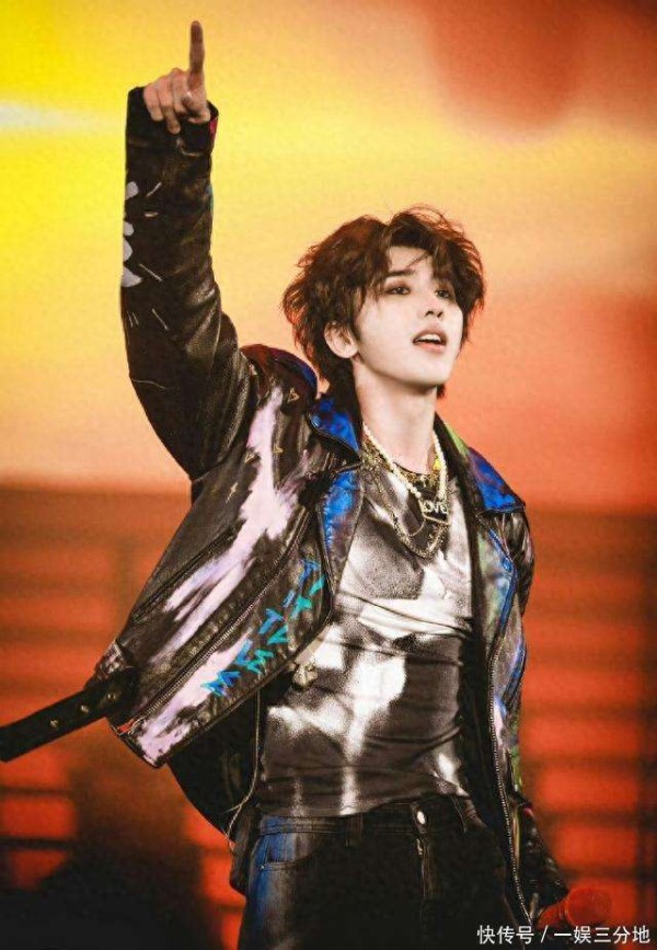 惊天路透！蔡徐坤突袭邓紫棋广州演唱会，顶流追星比你我还认真