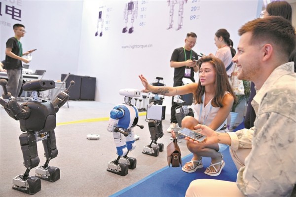 广交会继续设立服务机器人专区 46家企业携明星产品惊艳亮相
