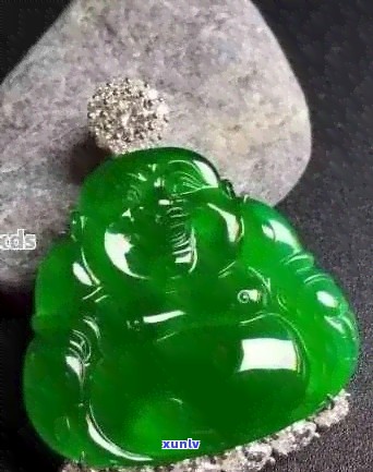 翡翠的帝王绿：价值评估与市场趋势分析