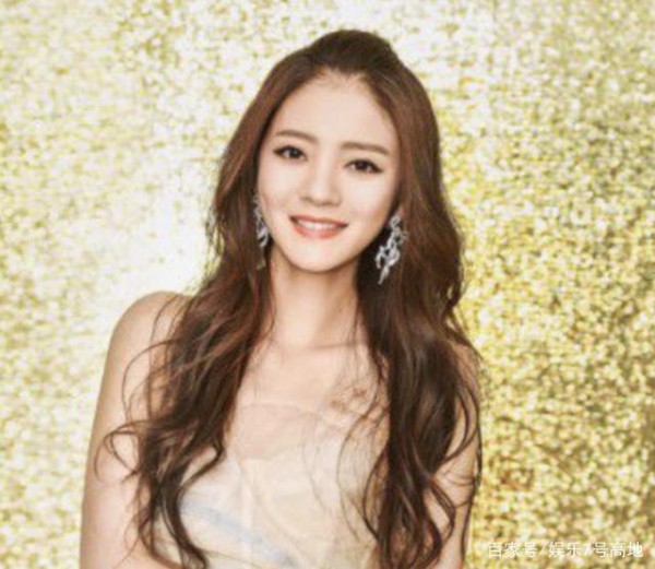 明星刚出道的样子，安以轩眼睛变小了，田馥甄变化最大，她最惊艳