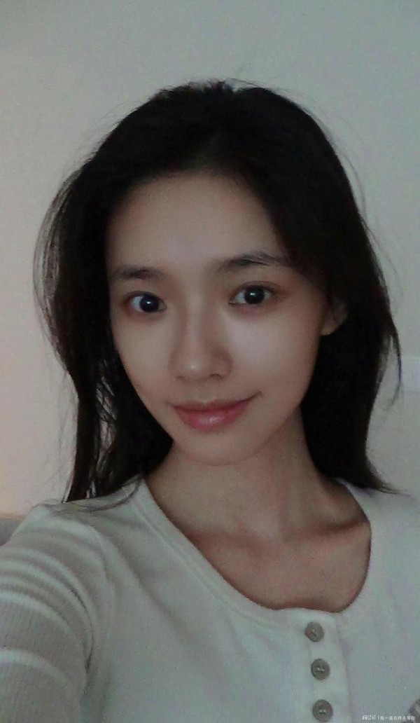 林允揭秘水光秘事：明星美容心得分享