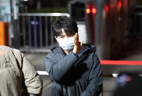 马年春晚第1次联排恰逢北京第一场雪 明星齐聚添喜气