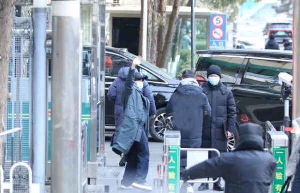 马年春晚第1次联排恰逢北京第一场雪 明星齐聚添喜气