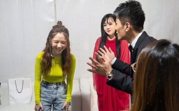 网红半个亿办婚礼却赚回一个亿，事后涨粉千万，还与成龙交为朋友