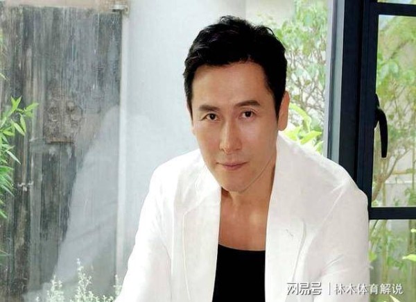 又走一个！TVB知名男星突然宣布约满离巢，陪跑十几年才拿到视帝