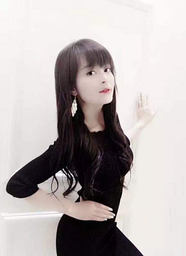 张佳彤：从演员梦想到慈善事业的全能型艺人的转变