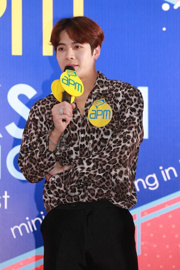 王嘉尔食物中毒急诊背后：粉丝经济链条的脆弱性警示