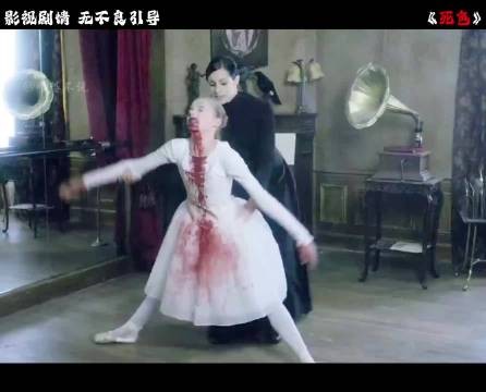 为了让女儿学好舞蹈，狠毒的母亲直接踩在女儿的脊椎上