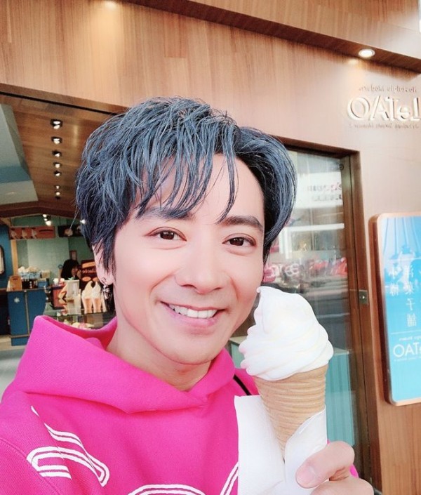 复出曝红的孙耀威，公益活动不断，与柳岩同框颜值回到20年前