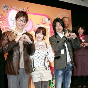 组图：王心凌李威品冠参加公益活动首度同台