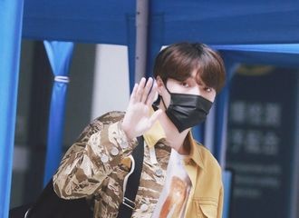 [新闻]220518 HAK到达 久违的打招呼 ​