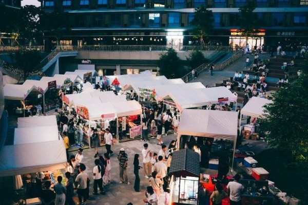 在杭州临平吃天水麻辣烫，还可偶遇贾乃亮、伯远等明星，遥望X27开放“上头夜市”