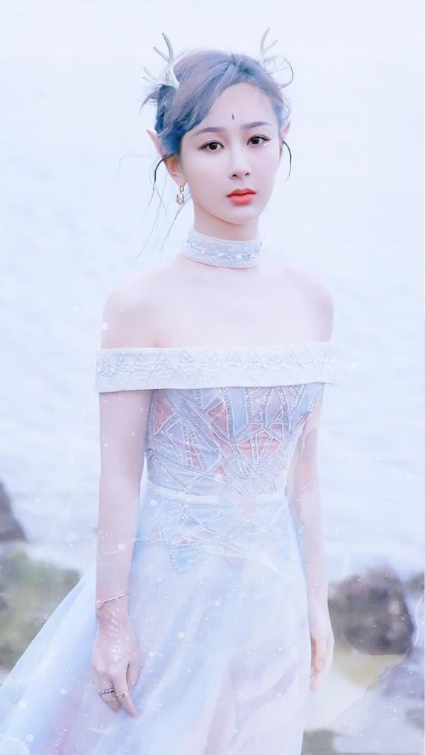 杨紫工作室太“实在”！给粉丝的新年礼物，拆开后：够我乐一整年