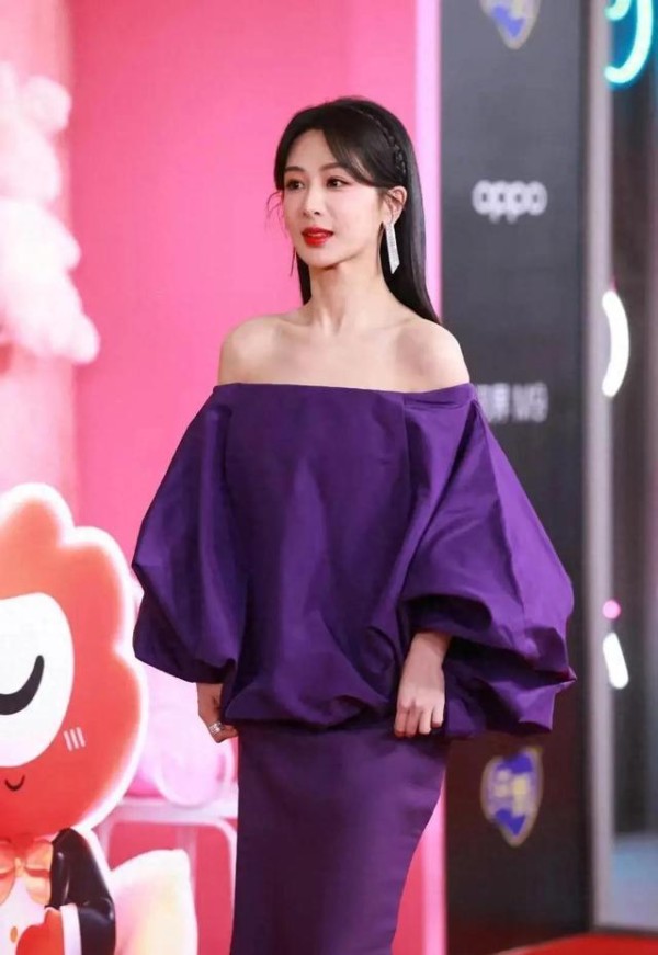 杨紫领奖感动落泪：演员的成长与蜕变