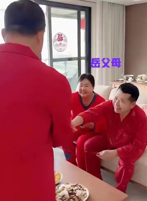 61岁王长贵现状曝光，住300平豪宅在家打吊瓶，每月领4815退休金