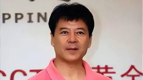 这一张明星大合影里藏着无数老戏骨，能认出三个的是超级影迷，能认出八个的才是真正的影迷高手，见过他们作品的人才配称为业内佼佼者