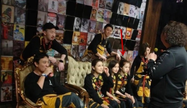 虞书欣被曝和王思聪是铁杆好友，一起玩密室逃脱，还常去夜店聚会