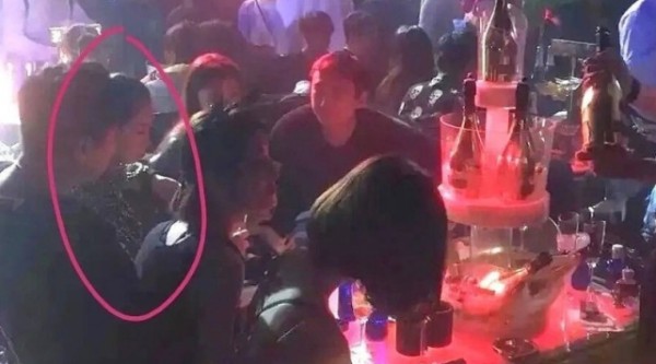 虞书欣被曝和王思聪是铁杆好友，一起玩密室逃脱，还常去夜店聚会