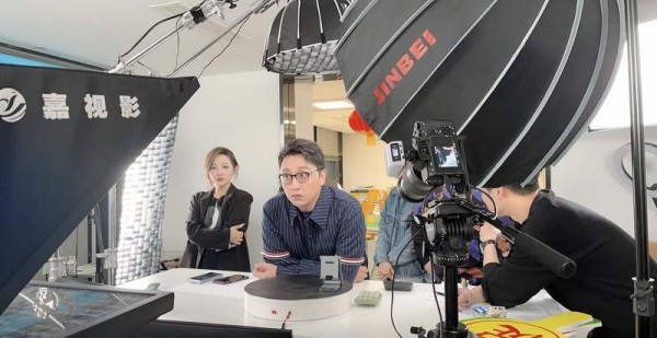 明星直播间风口期已过，别玩票、得把它当事业来做丨从业者说 — 新京报