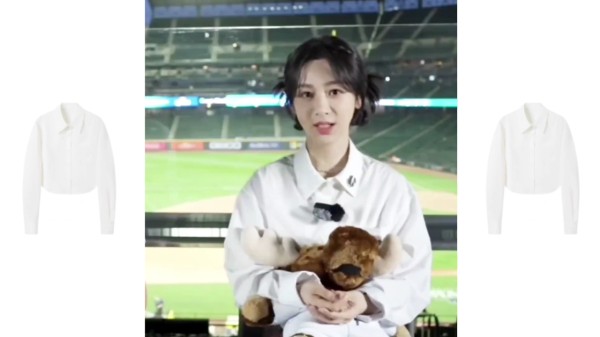 杨紫现场观看MLB全明星赛，穿白衬衫打扮俏皮，运动小猴紫上线
